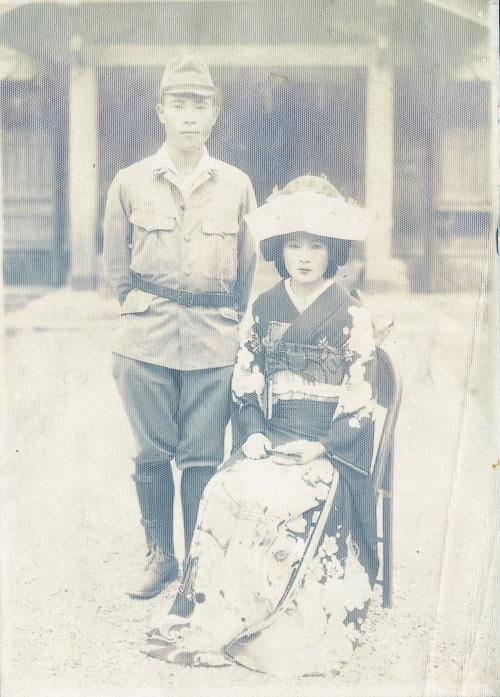 日本軍服及和服的合照