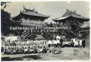 竹田大明國民學校於台南赤崁樓畢業旅行留影