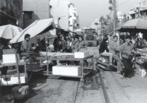 1995台糖小火車穿梭於屏東市北區市場